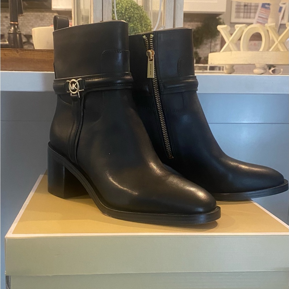 MICHAEL KORS 100% LEATHER MINDY Block Heel Bootie NEW IN BOX | MSRP $295 | S 8.5 - Picture 10 of 14